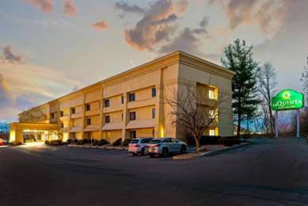 La Quinta Inn & Suites Harrisburg Airport Hershey 2