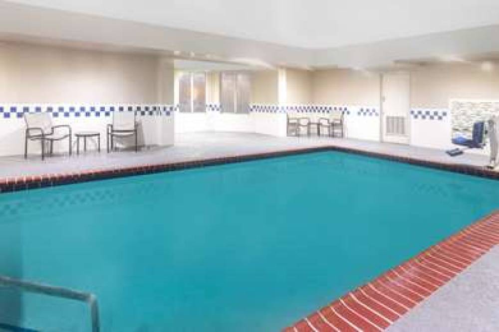 La Quinta Inn & Suites Hopkinsville 8