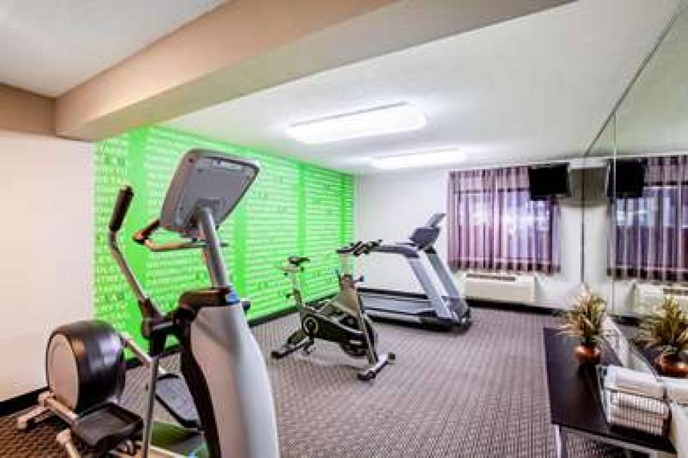 La Quinta Inn & Suites Houston Baytown East 8