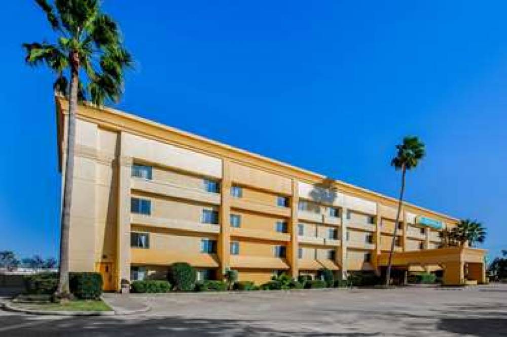 La Quinta Inn & Suites Houston Baytown East 2