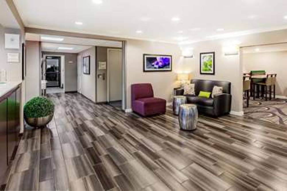 La Quinta Inn & Suites Houston Baytown East 5