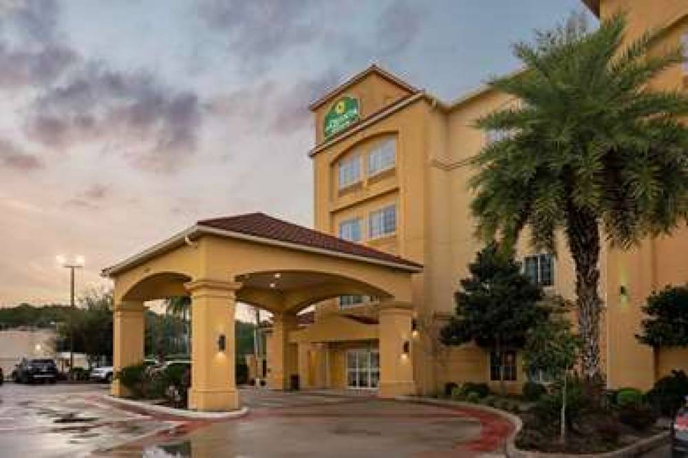 La Quinta Inn & Suites Houston Bush Intl Airport E 3