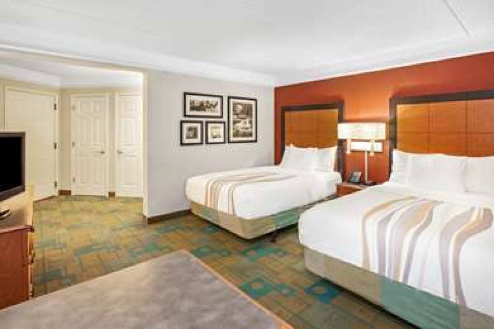 La Quinta Inn & Suites Houston Galleria Area 7