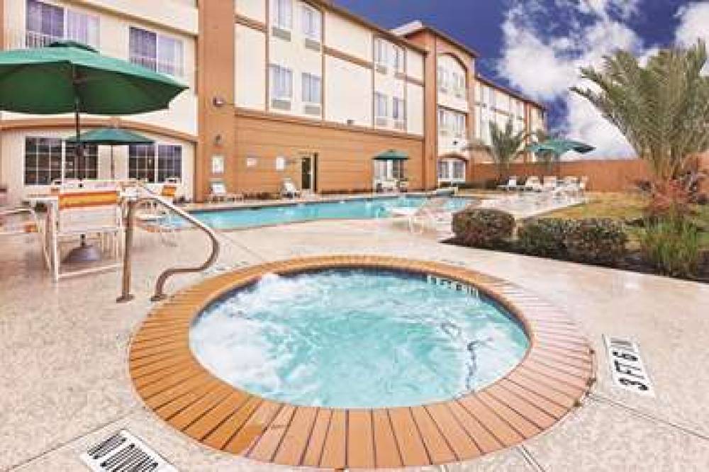 La Quinta Inn & Suites Houston Hobby Airport 9