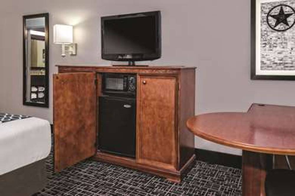 La Quinta Inn & Suites Houston Rosenberg 6