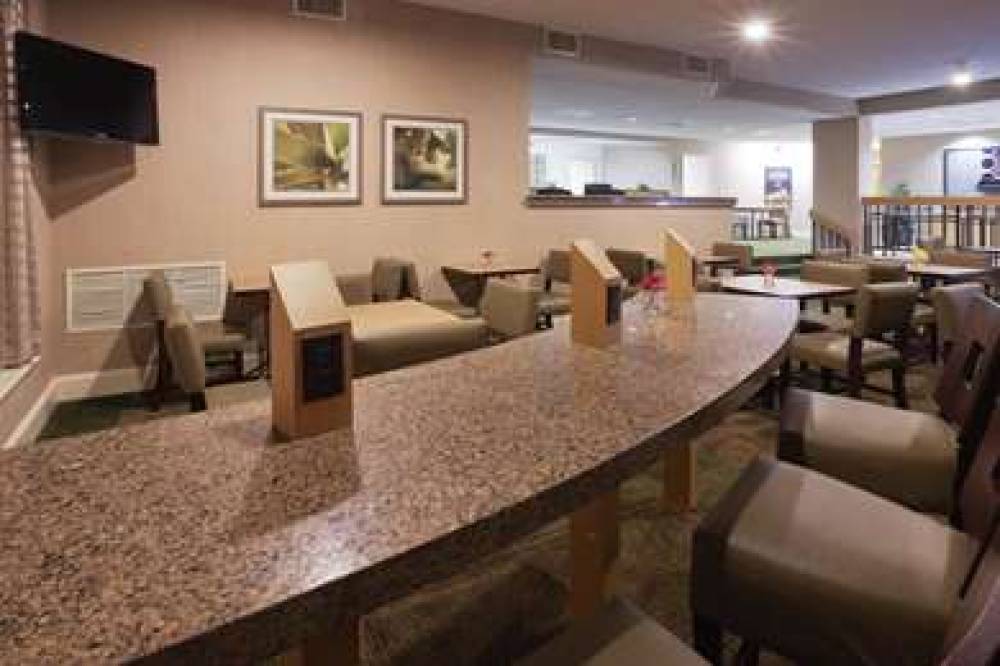 La Quinta Inn & Suites Houston Stafford Sugarland 3