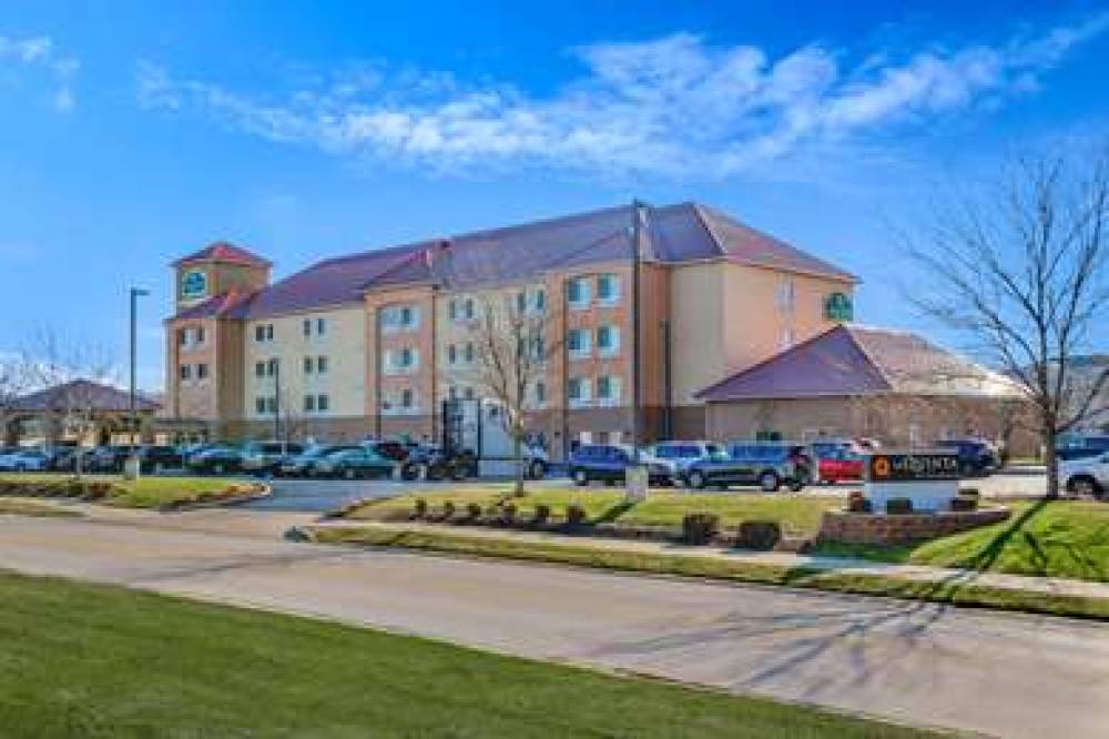 La Quinta Inn & Suites Indianapolis AP Plainfield 1