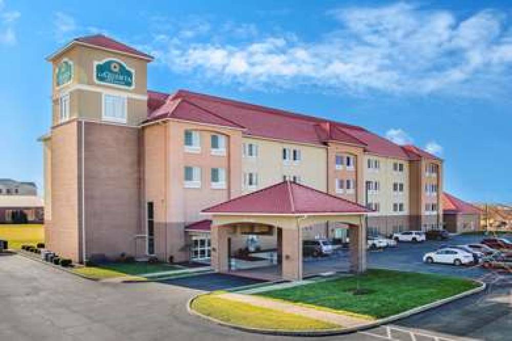 La Quinta Inn & Suites Indianapolis AP Plainfield 2