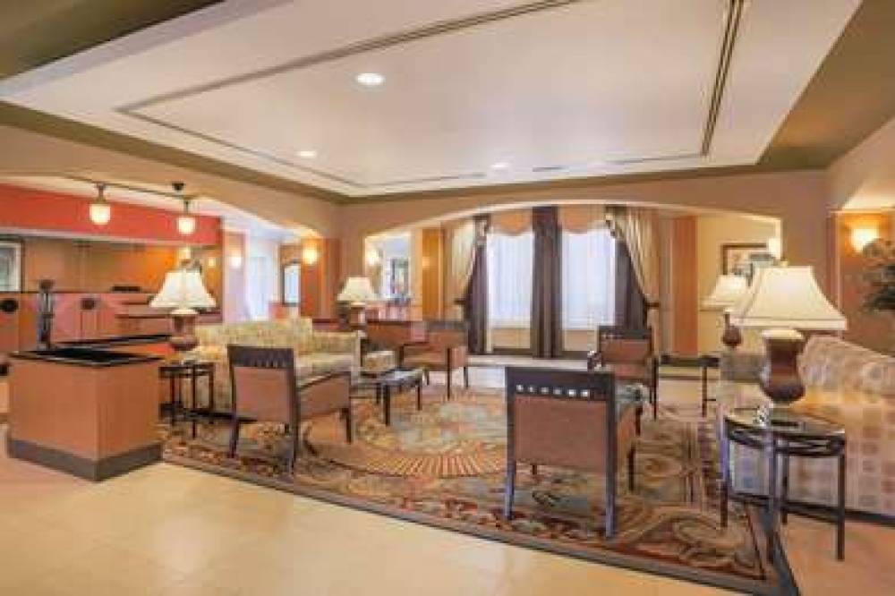 La Quinta Inn & Suites Islip - MacArthur Airport 7