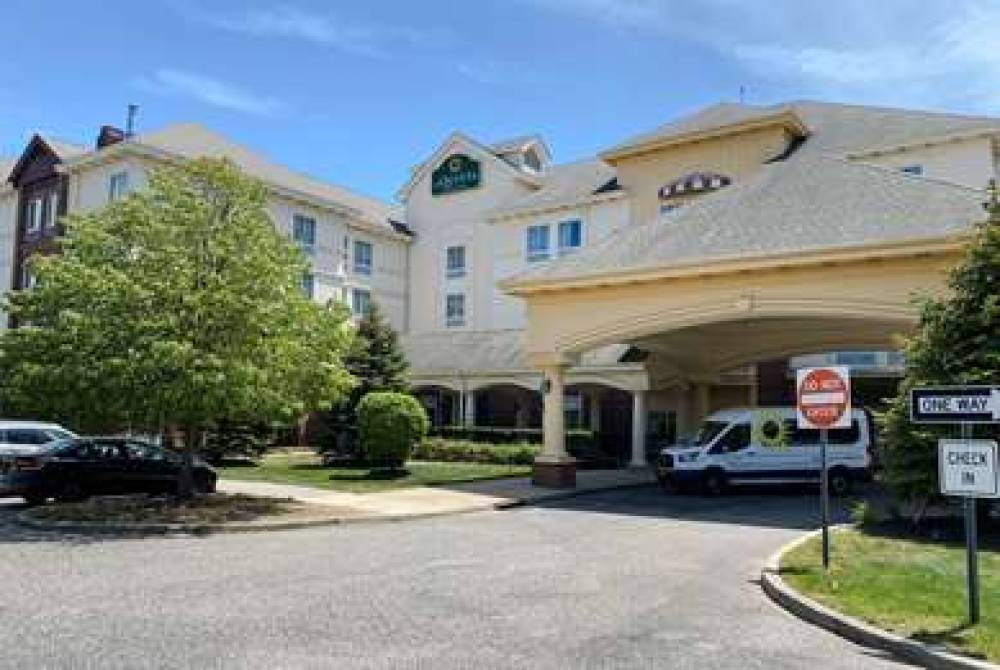 La Quinta Inn & Suites Islip Macarthur Airport