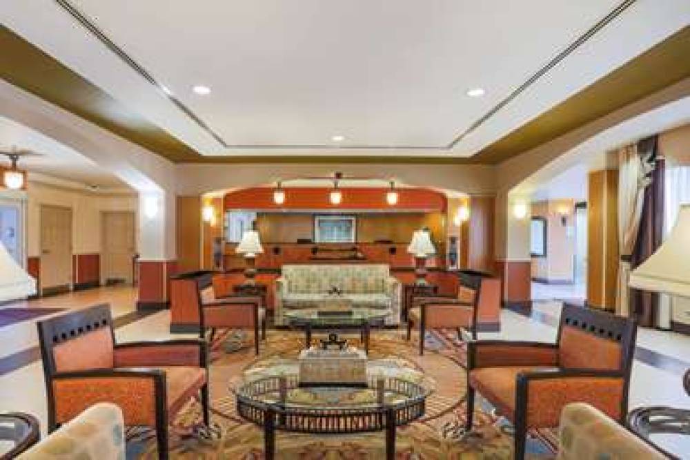 La Quinta Inn & Suites Islip - MacArthur Airport 6