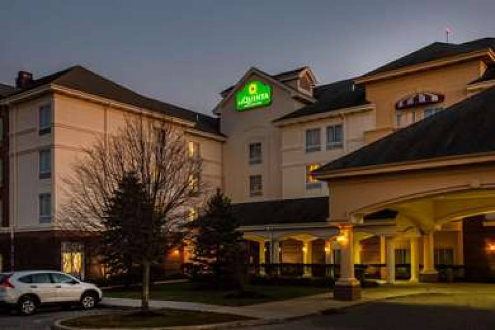 La Quinta Inn & Suites Islip - MacArthur Airport 4