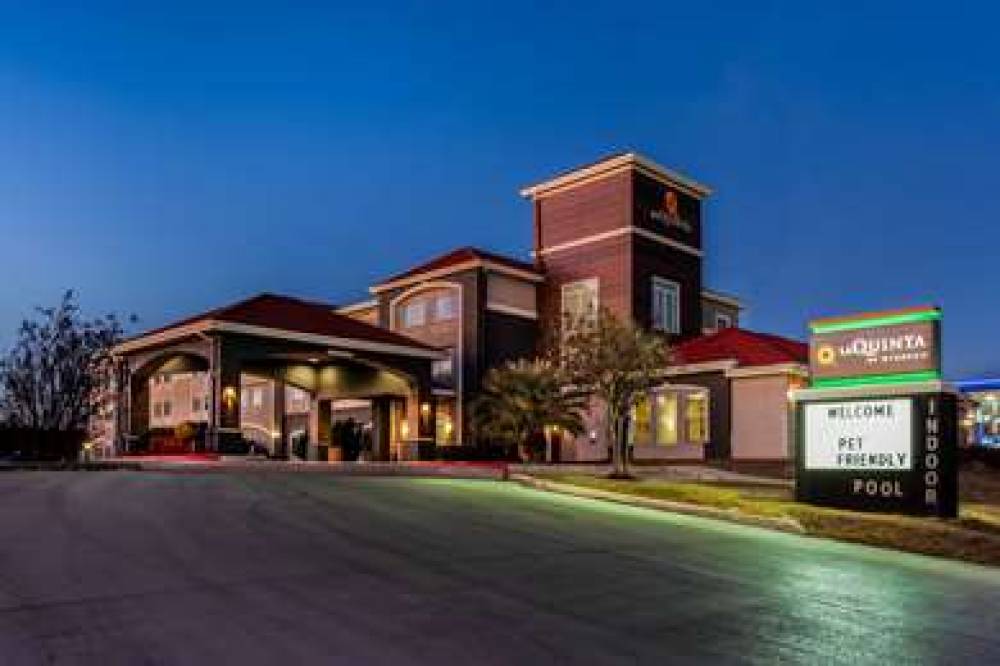 La Quinta Inn & Suites Kerrville 3