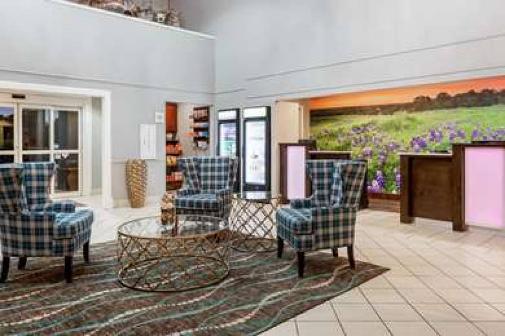 La Quinta Inn & Suites Kerrville 8