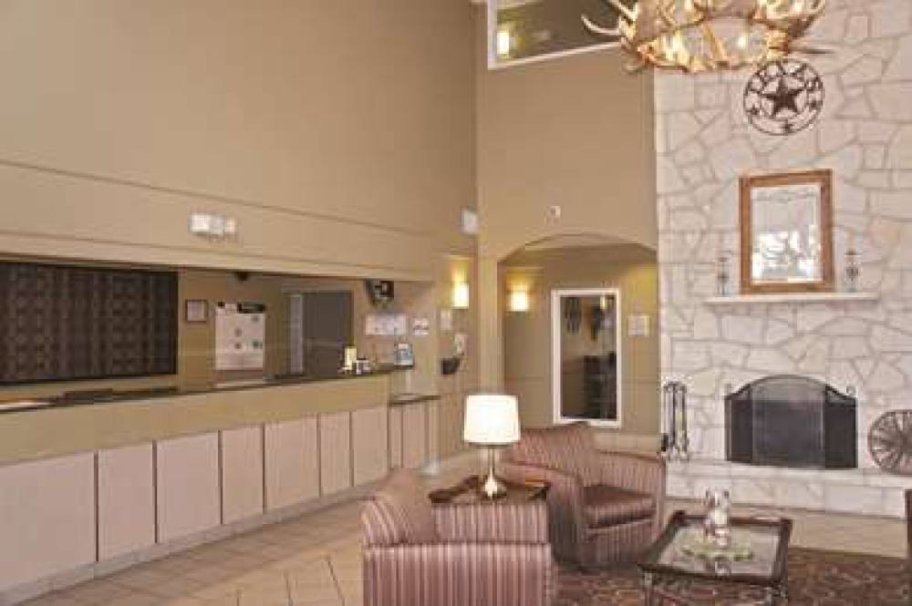 La Quinta Inn & Suites Kerrville 7