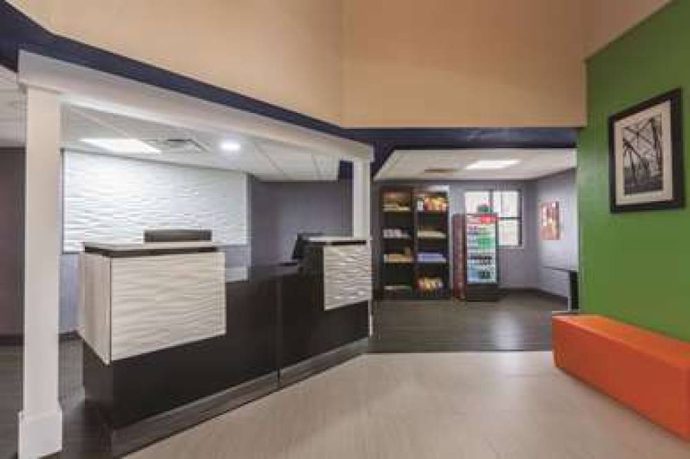 La Quinta Inn & Suites Knoxville East 4