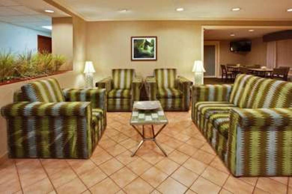 La Quinta Inn & Suites Lakeland East 8