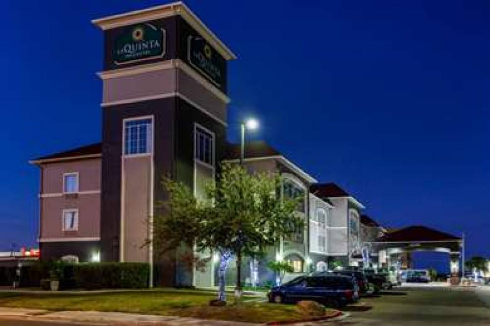 La Quinta Inn & Suites Laredo Airport 1