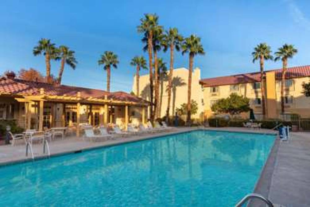 La Quinta Inn & Suites Las Vegas Airport N Conv. 7