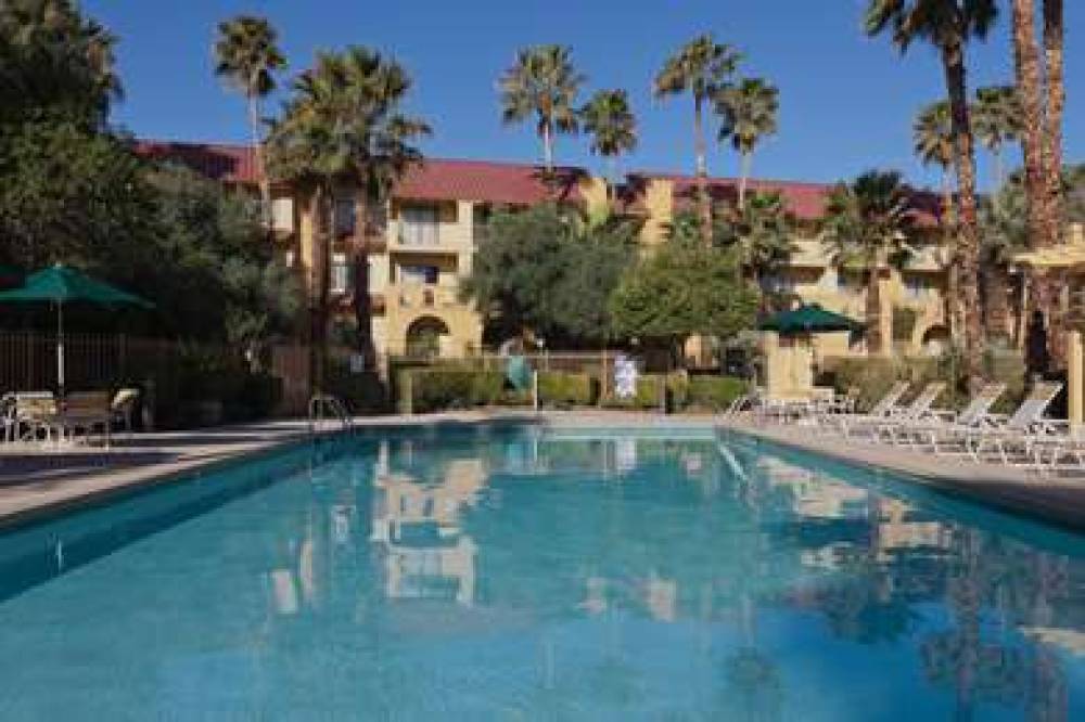 La Quinta Inn & Suites Las Vegas Airport N Conv. 6