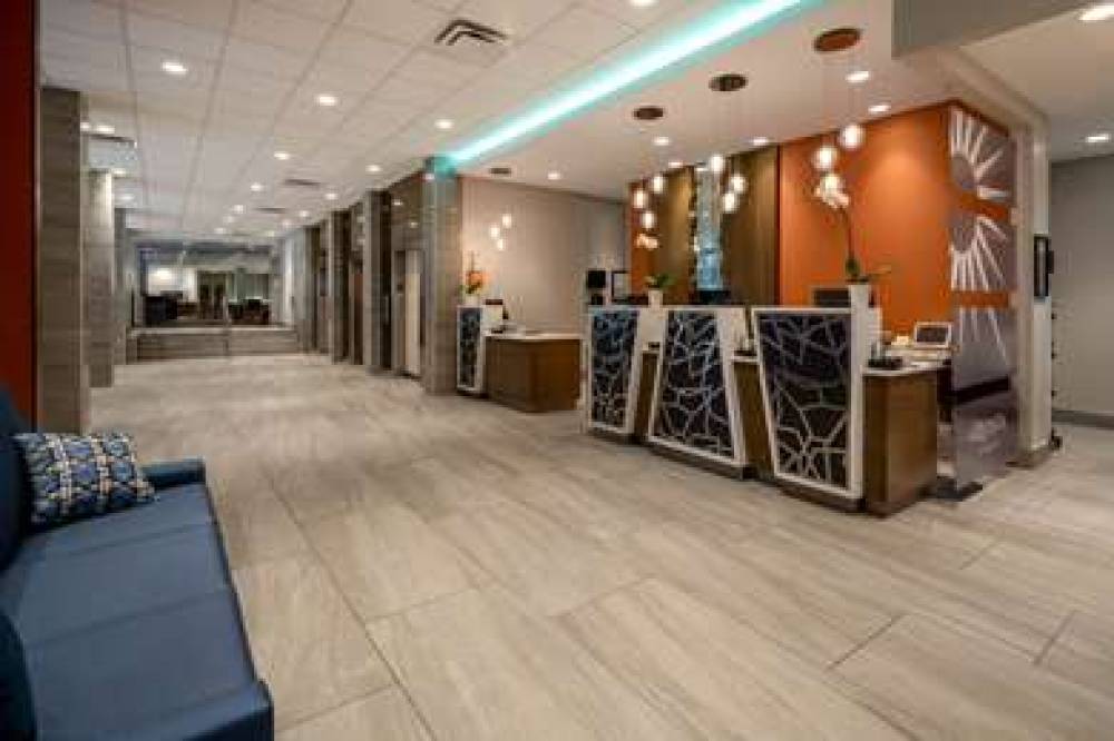 La Quinta Inn & Suites LAX 6