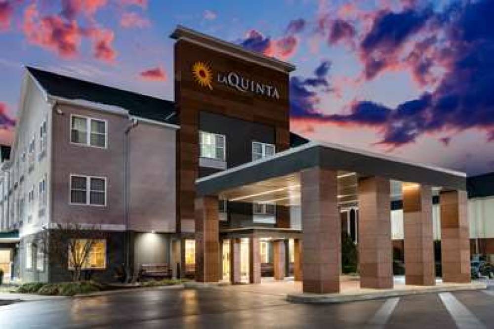 La Quinta Inn & Suites Lebanon 2