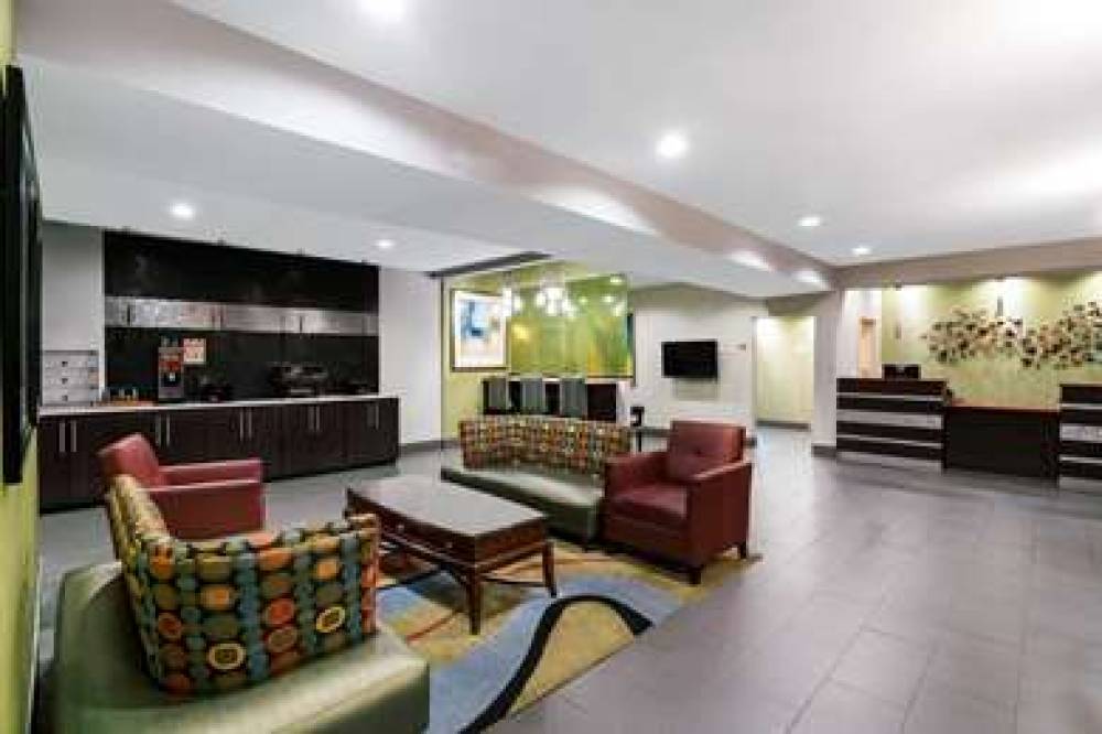 La Quinta Inn & Suites Lebanon 5