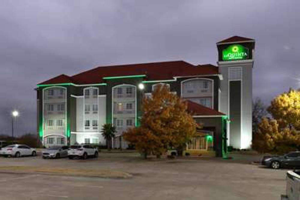 La Quinta Inn & Suites Lindale 3