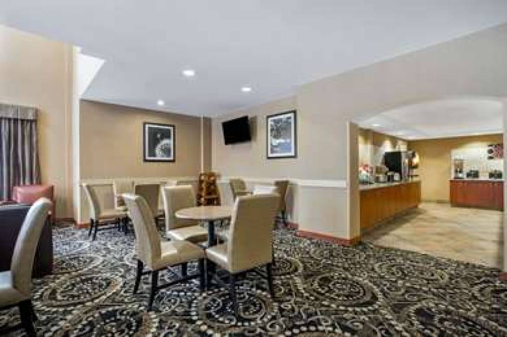 La Quinta Inn & Suites Manchester 6