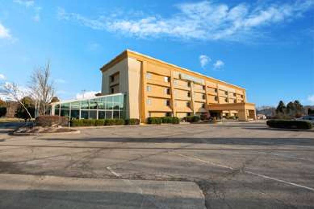 La Quinta Inn & Suites Mansfield 3