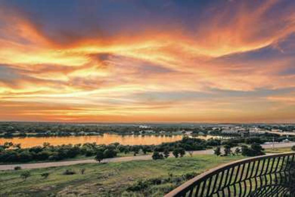 La Quinta Inn & Suites Marble Falls 3