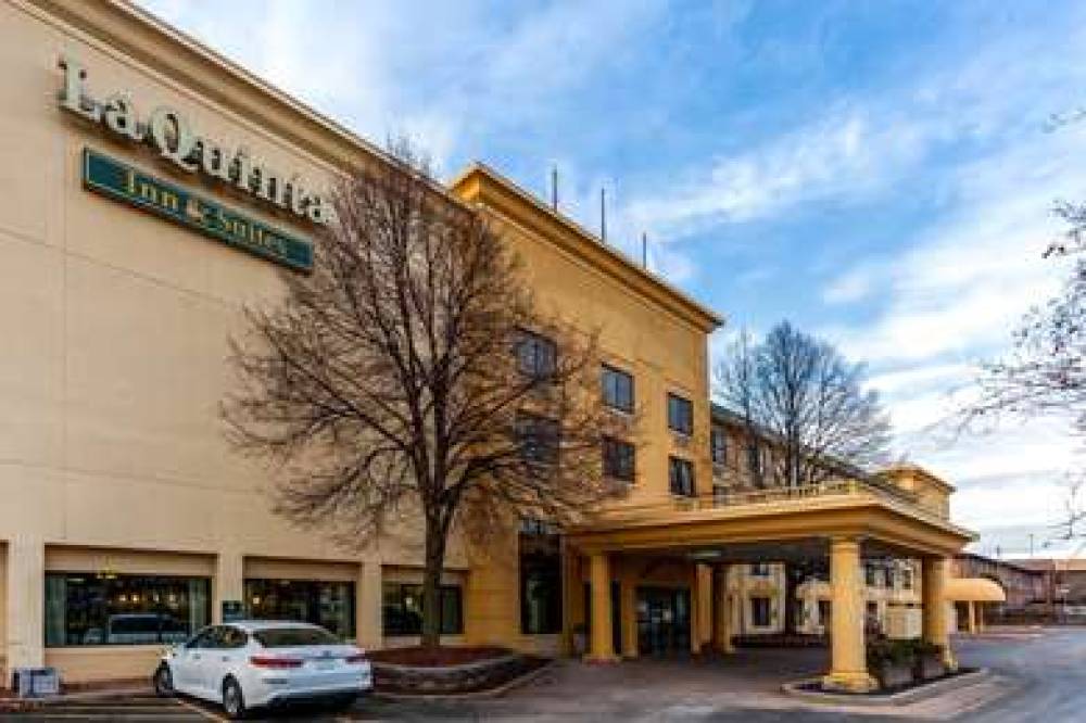 La Quinta Inn & Suites Milwaukee Bayshore Area 2