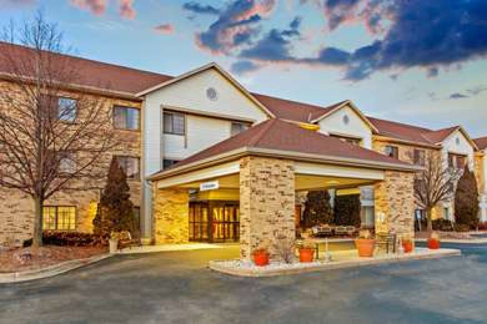 La Quinta Inn & Suites Milwaukee Delafield 4