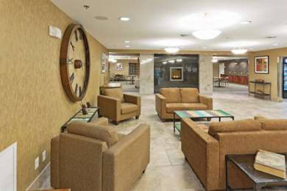 La Quinta Inn & Suites Minot 4