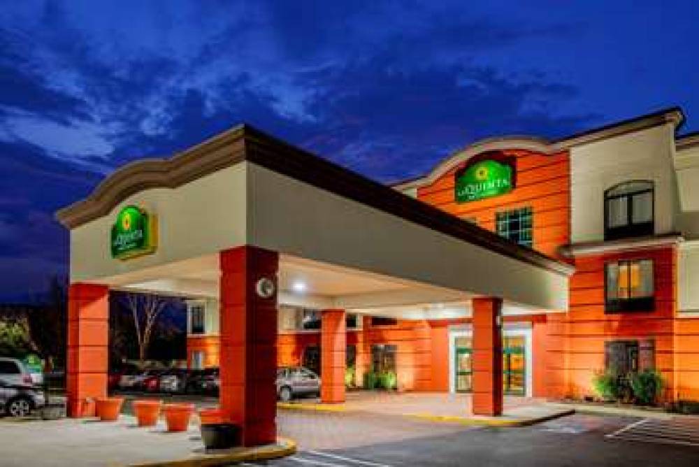 La Quinta Inn & Suites Mt. Laurel - Philadelphia 2