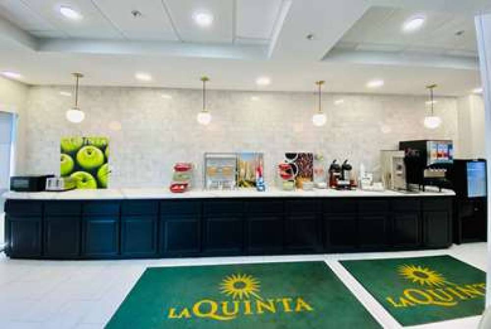 La Quinta Inn & Suites Mt. Laurel - Philadelphia 8