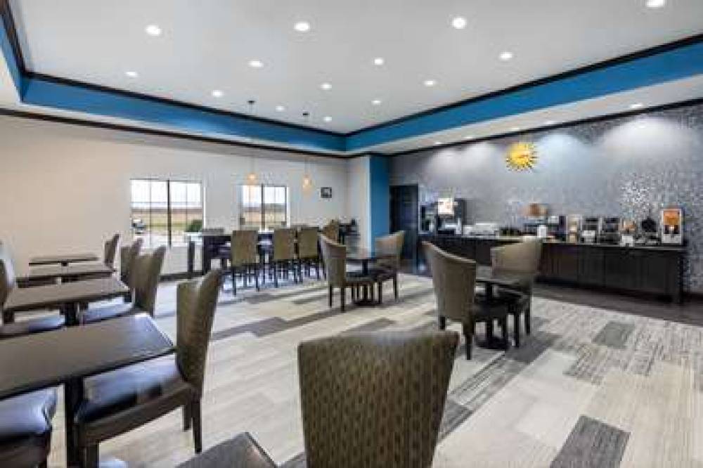 La Quinta Inn & Suites Mt. Pleasant 7