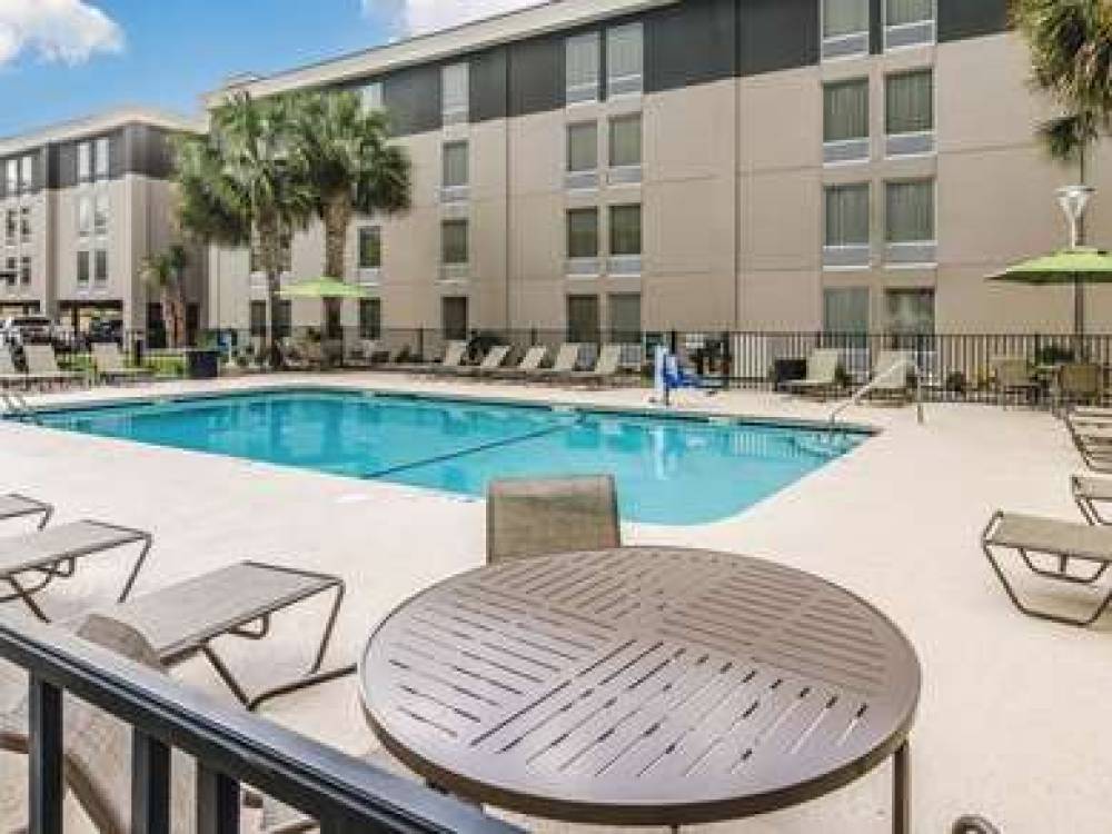 La Quinta Inn & Suites Myrtle Beach At 48th Avenue 9