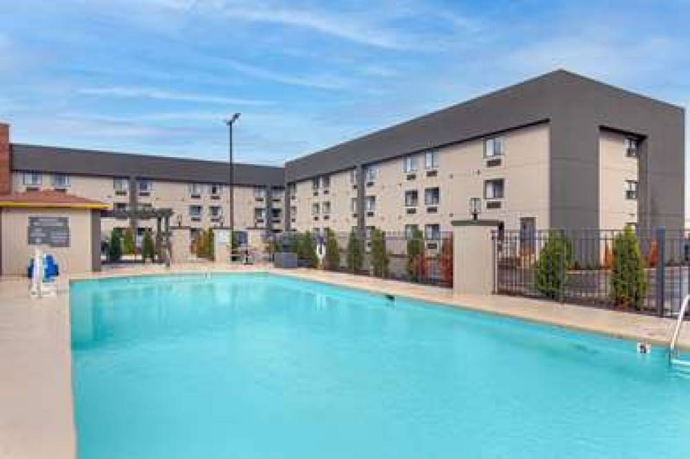 La Quinta Inn & Suites Nashville Airport 6