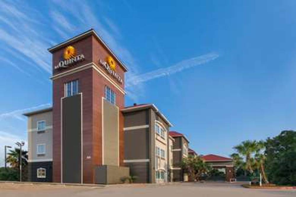 La Quinta Inn & Suites New Caney 2