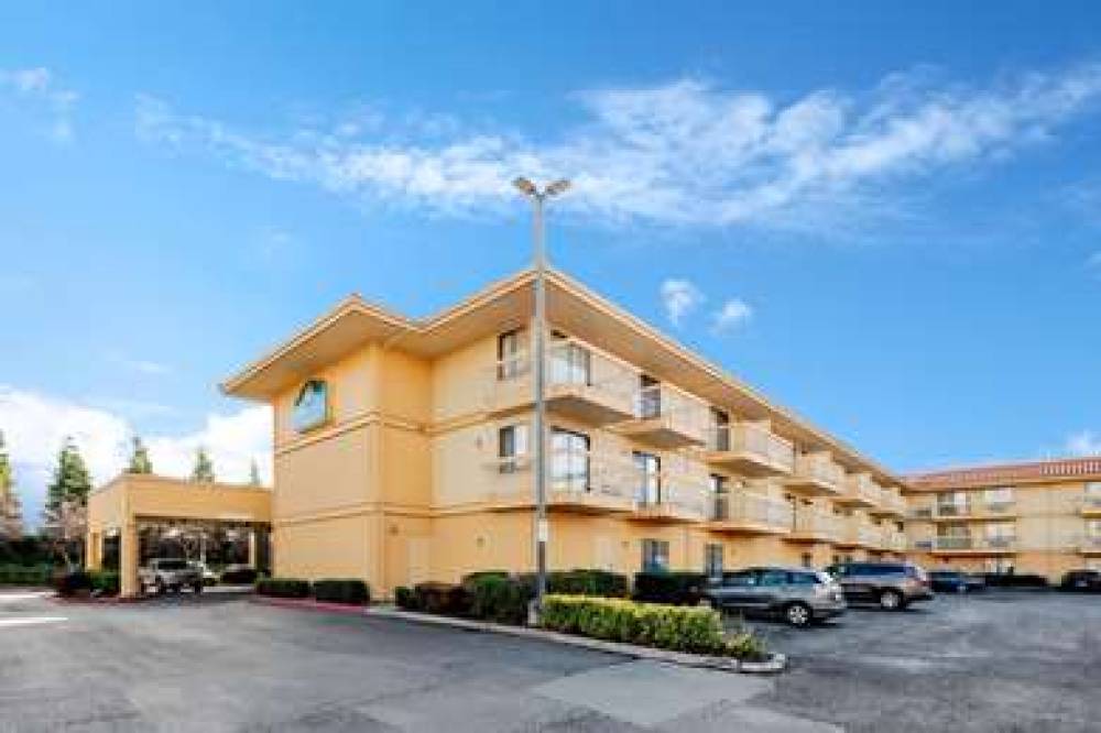 La Quinta Inn & Suites Oakland - Hayward 2