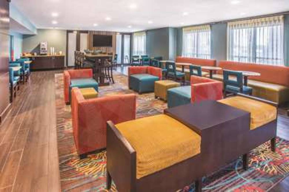 La Quinta Inn & Suites O'Fallon, IL - St. Louis 4