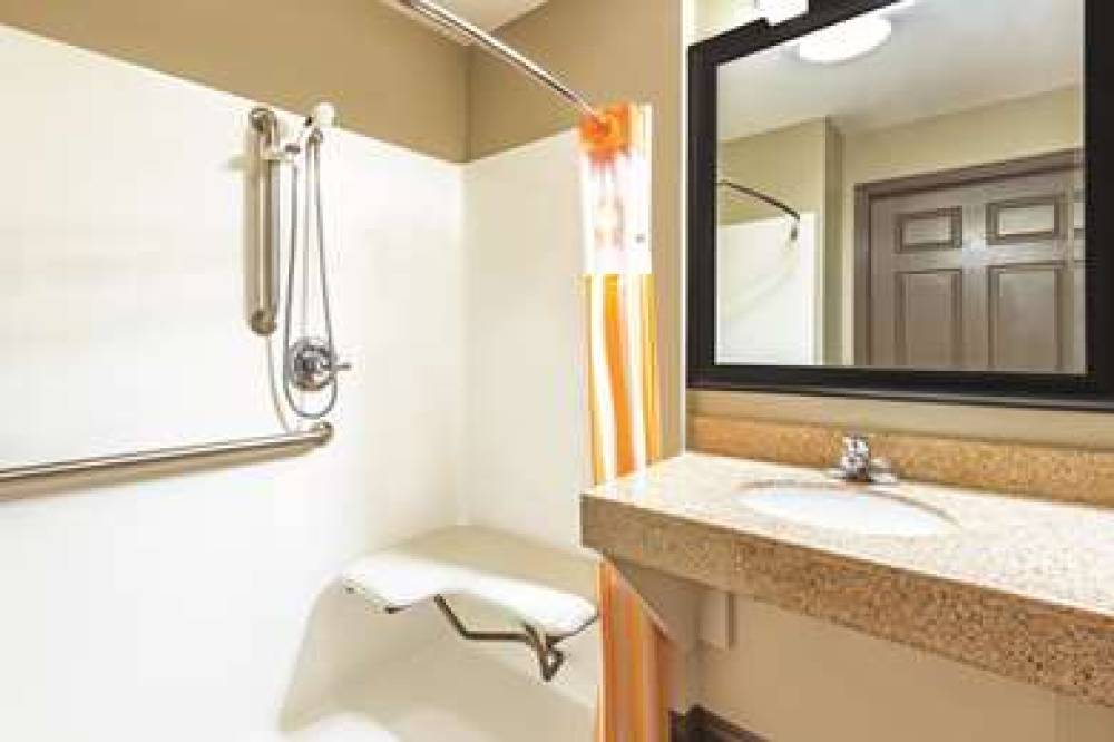 La Quinta Inn & Suites Oklahoma City - Moore 6