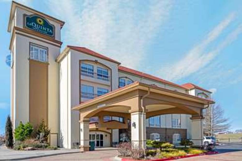 La Quinta Inn & Suites Oklahoma City - Moore 1