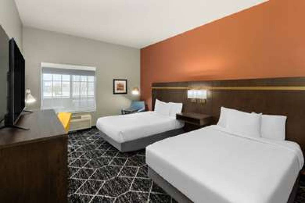 La Quinta Inn & Suites Olathe 6