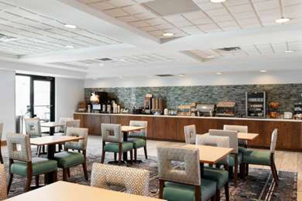 La Quinta Inn & Suites Omaha Airport Downtown 7