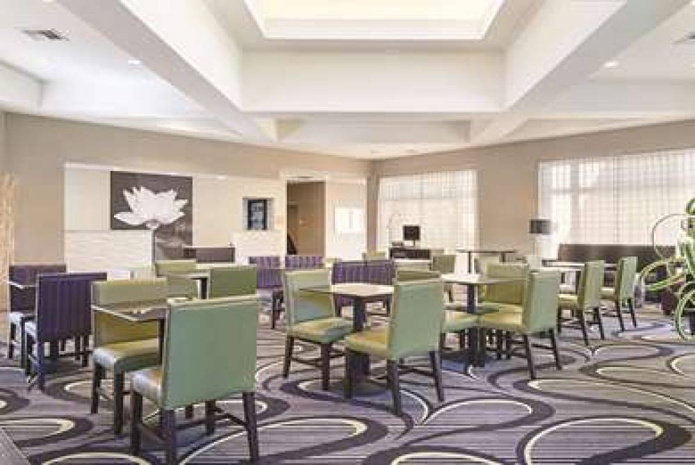 La Quinta Inn & Suites Ontario Airport 7