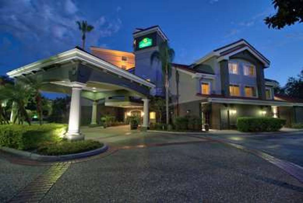 La Quinta Inn & Suites Orlando Convention Center 8