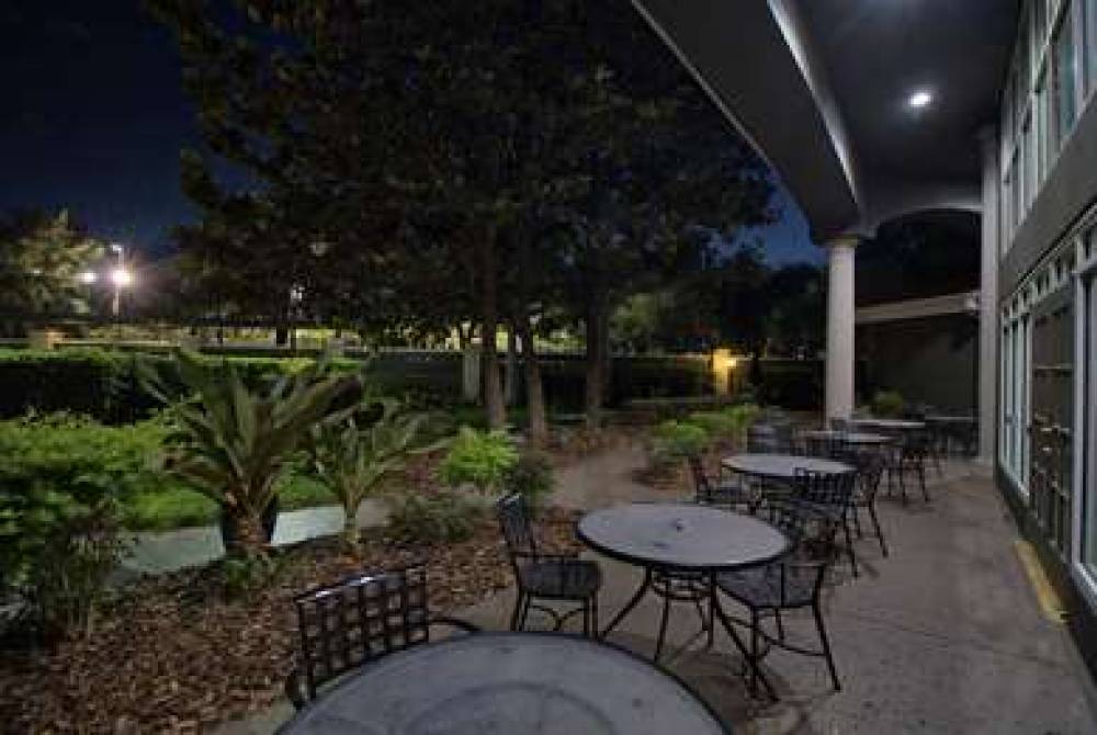 La Quinta Inn & Suites Orlando Convention Center 9