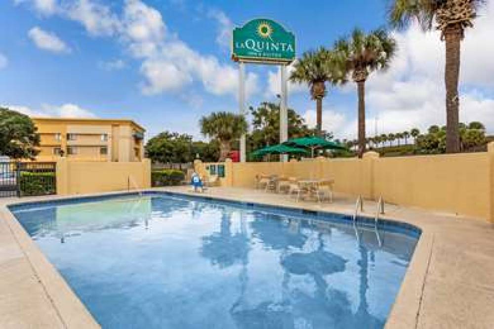 La Quinta Inn & Suites Orlando South 7